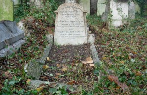 Scales grave
